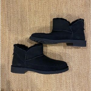 New Ugg Women’s Melrose US8 Black Boots